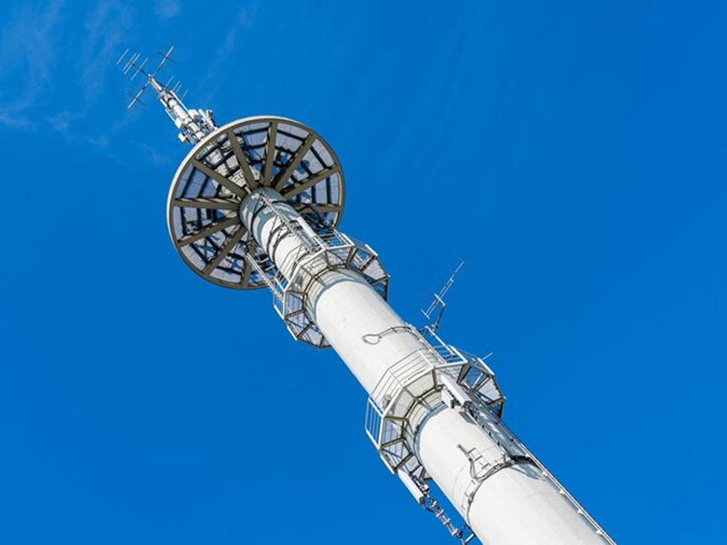 O que é uma torre de comunicação com tubos de aço?